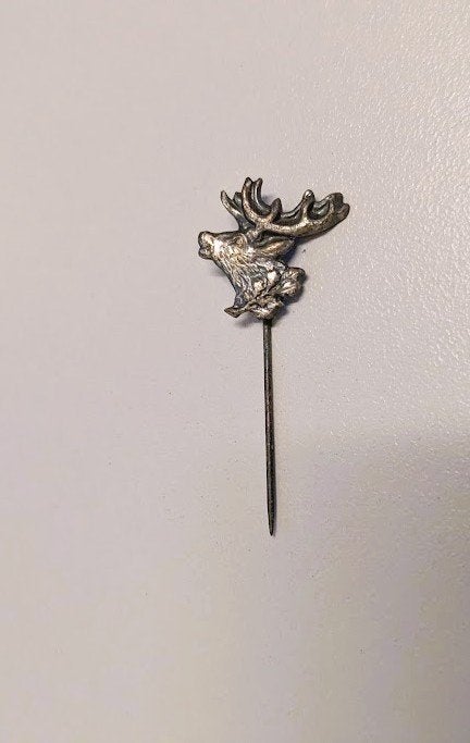mooie holmetaal speld met hertenkop, Verzamelen, Speldjes, Pins en Buttons, Verzenden, Overige onderwerpen, Speldje of Pin