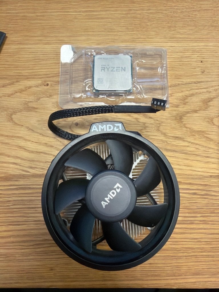 AMD Ryzen 3 1200 + Originele AMD Wraith Koeler (AM4), Computers en Software, Processors, Ophalen of Verzenden, Zo goed als nieuw