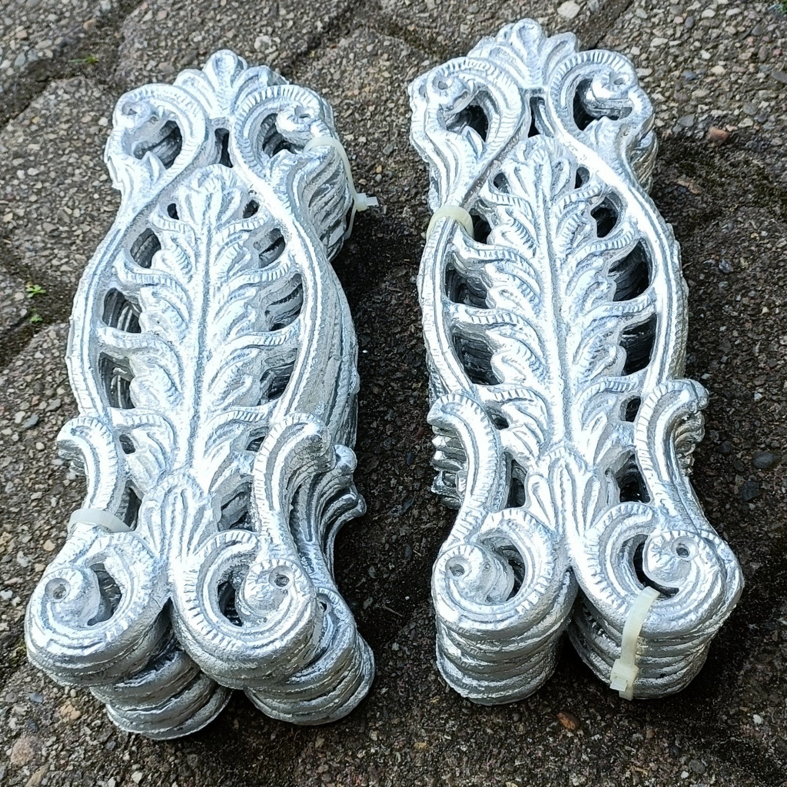 Decoratieve gietijzeren ornamenten (2 stuks), Ophalen, Nieuw
