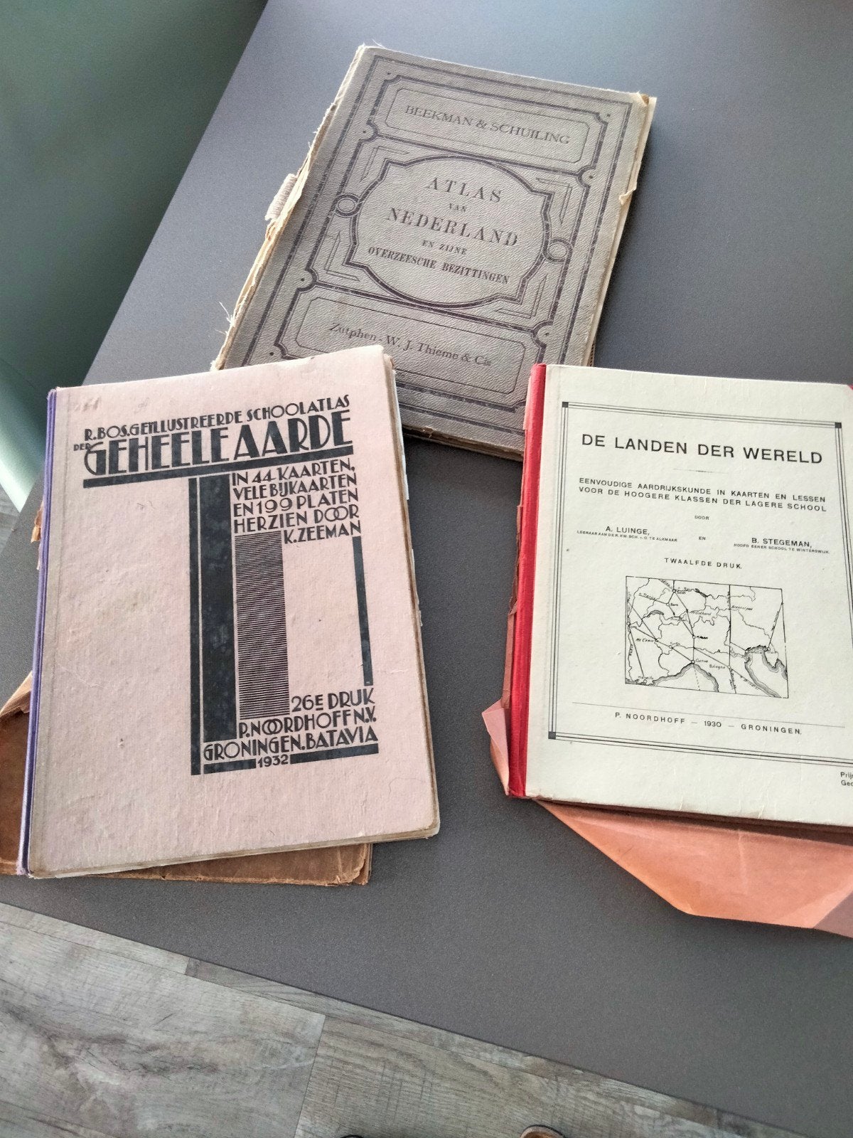 Drie oude atlassen begin 1900 - Leuk voor verzamelaar, Gelezen, Bosatlas, Beekman & Schulling, P.R. Bos, A. Luinge, B. Stegeman