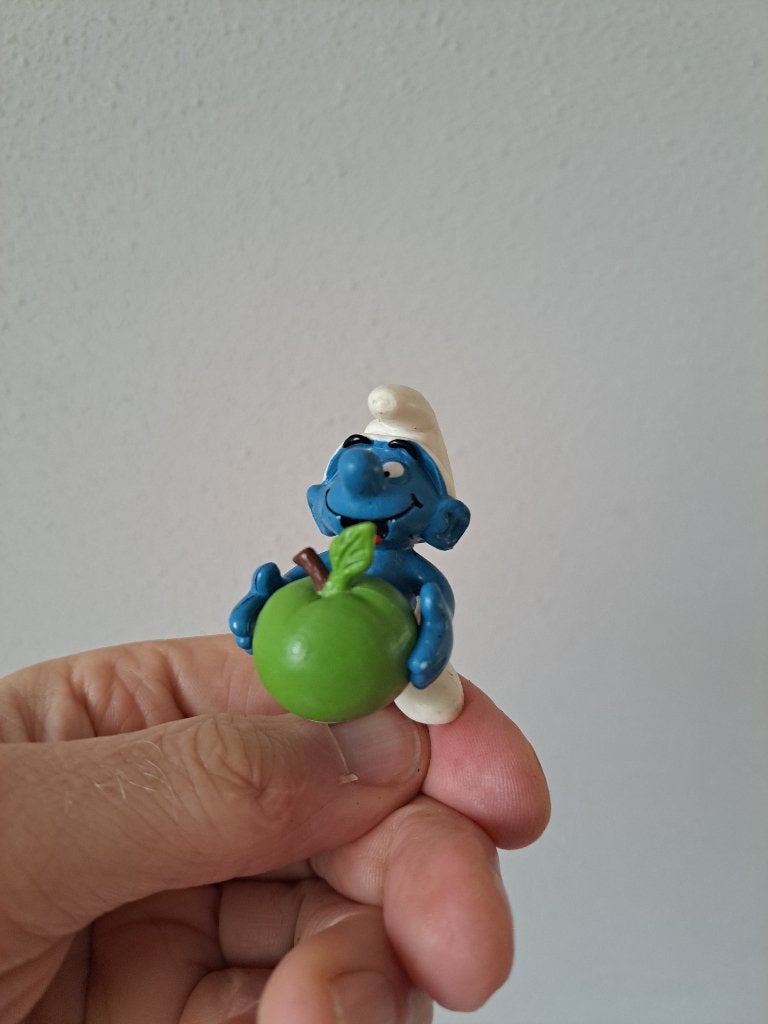Smurf met Appel - Schleich 1982 - Vintage Smurfen Figuur, Ophalen of Verzenden, Zo goed als nieuw, Overige Smurfen, Poppetje, Figuurtje of Knuffel