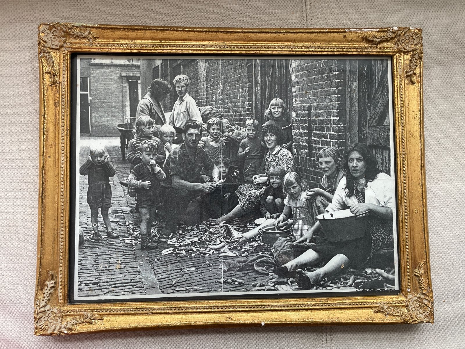 Vintage foto van spelende kinderen in een steeg, Ophalen, Foto, Fotografie, Ingelijst