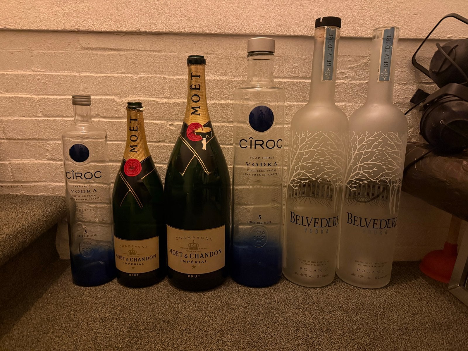 Ciroc Vodka, Belvedere Vodka & Moët & Chandon Champagne, Ophalen, Gebruikt, Frankrijk, Champagne