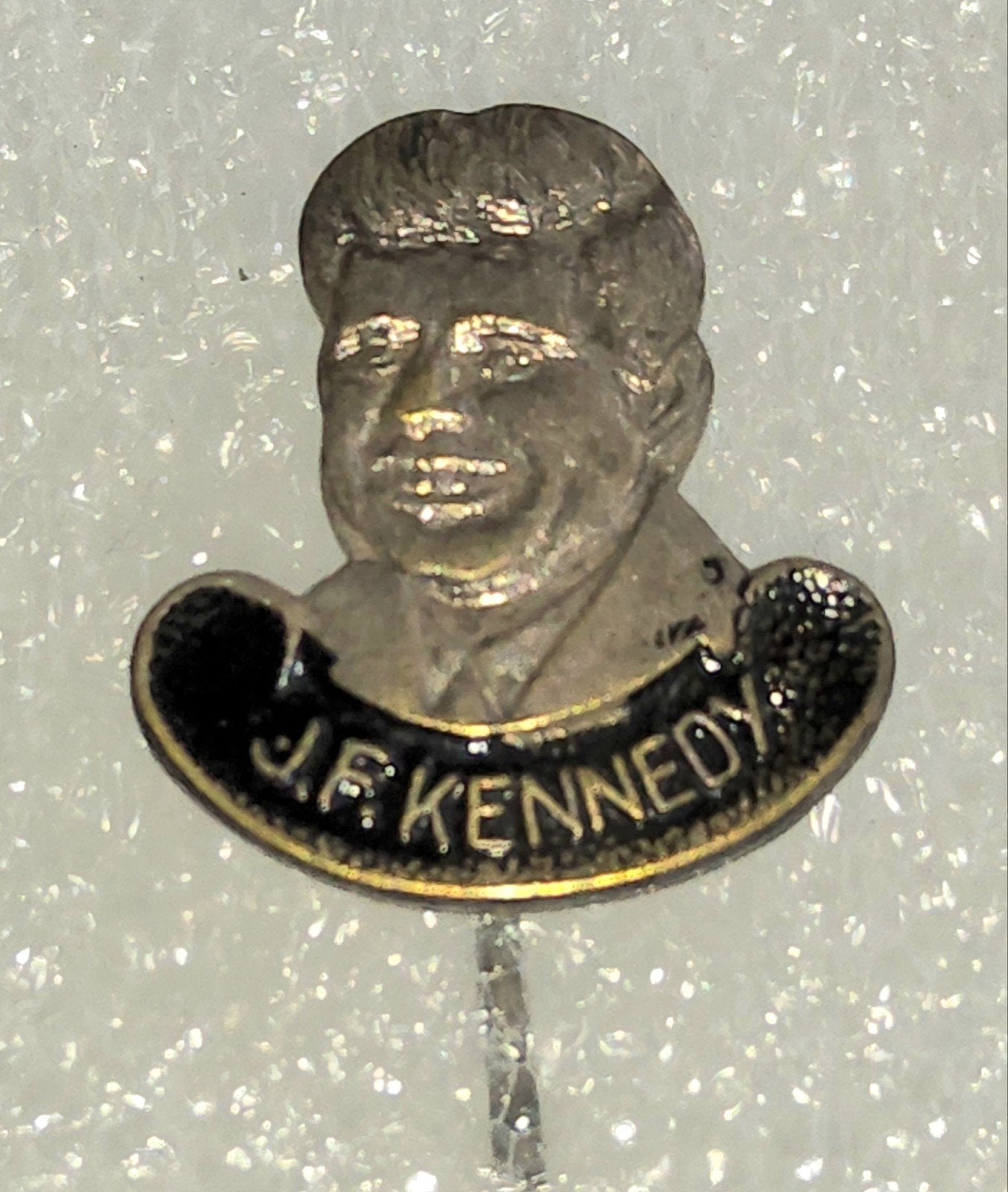 Vintage J.F. Kennedy Speldje, Verzamelen, Speldjes, Pins en Buttons, Ophalen of Verzenden, Gebruikt, Overige onderwerpen, Speldje of Pin