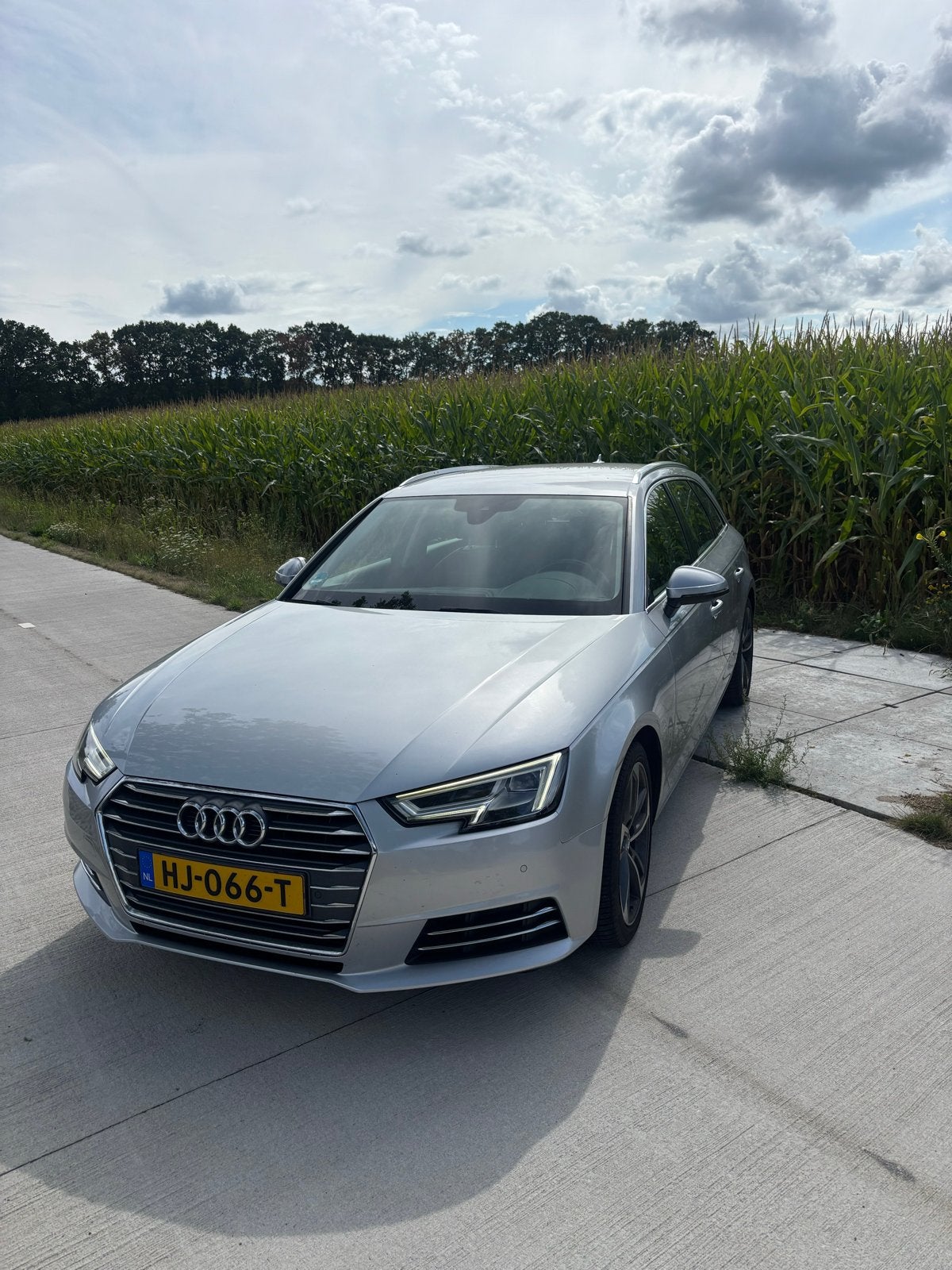Audi A4 2.0 Tfsi Ultra 140KW AV S-t7 2016 Grijs, Zwart, 1984 cc, 1435 kg, A4