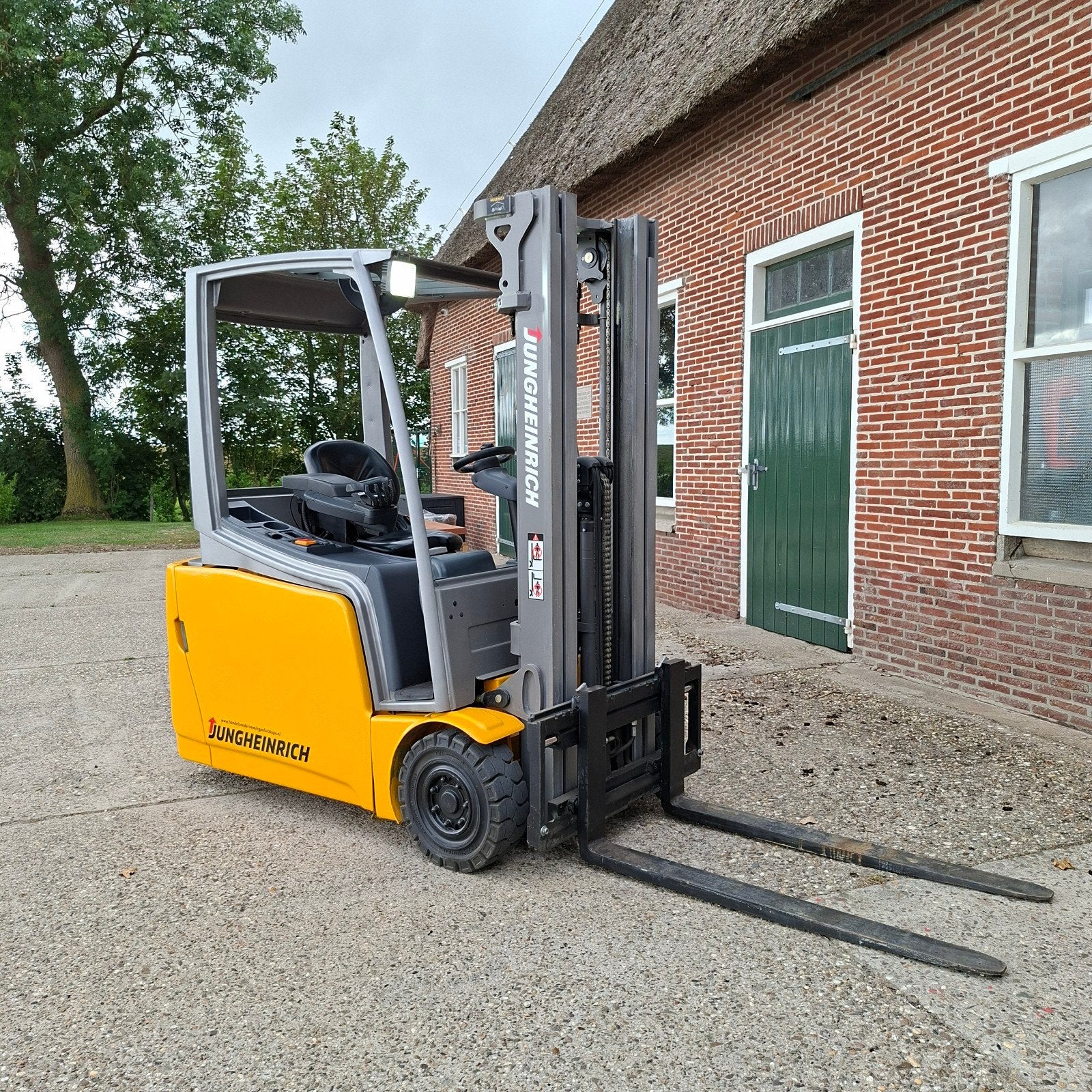 Te koop elektrische heftruck Jungheinrich 1.6 ton triplomast, Zakelijke goederen, Machines en Bouw | Heftrucks en Intern transport