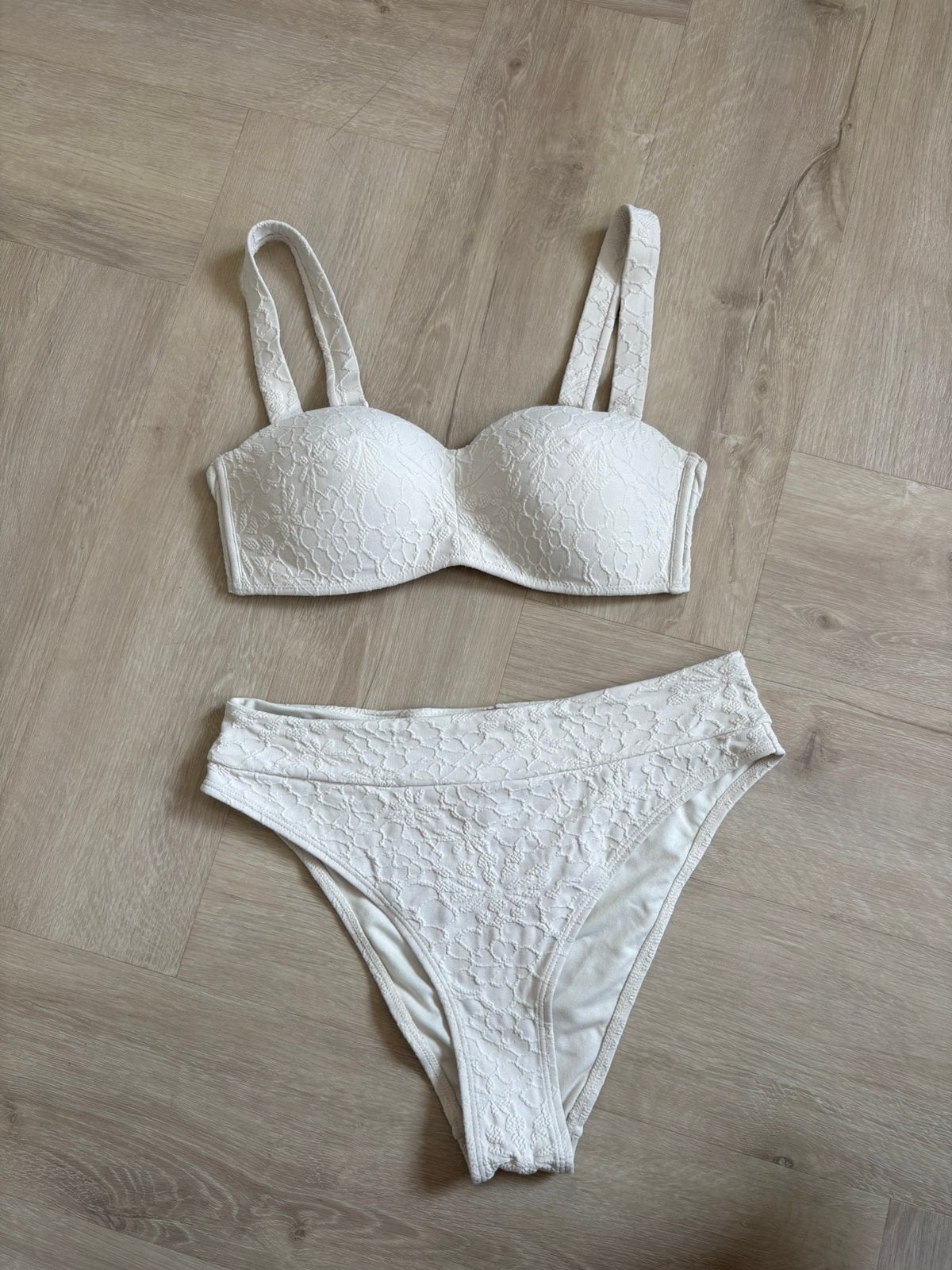 Hunkemöller bikiniset bikinitop bandeau s en broekje m, Ophalen of Verzenden, Zo goed als nieuw, Bikini
