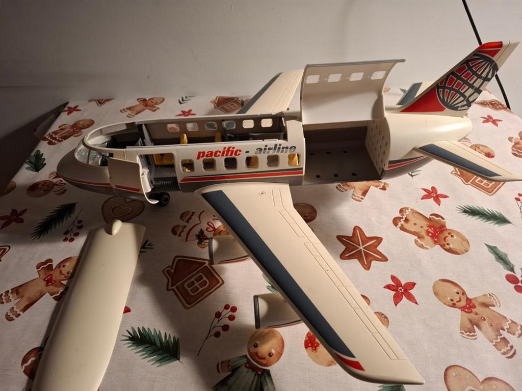 Foto 20 van Playmobil luchthaven met groot vliegtuig, helikopters,  ect.