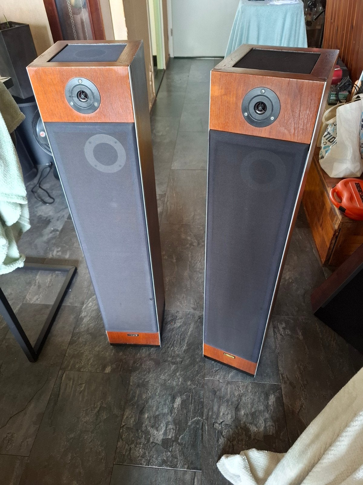 Zeldzame Hepta Pillar Luidsprekers - Uniek Geluid, Gebruikt, 120 watt of meer, Front, Rear of Stereo speakers, Ophalen