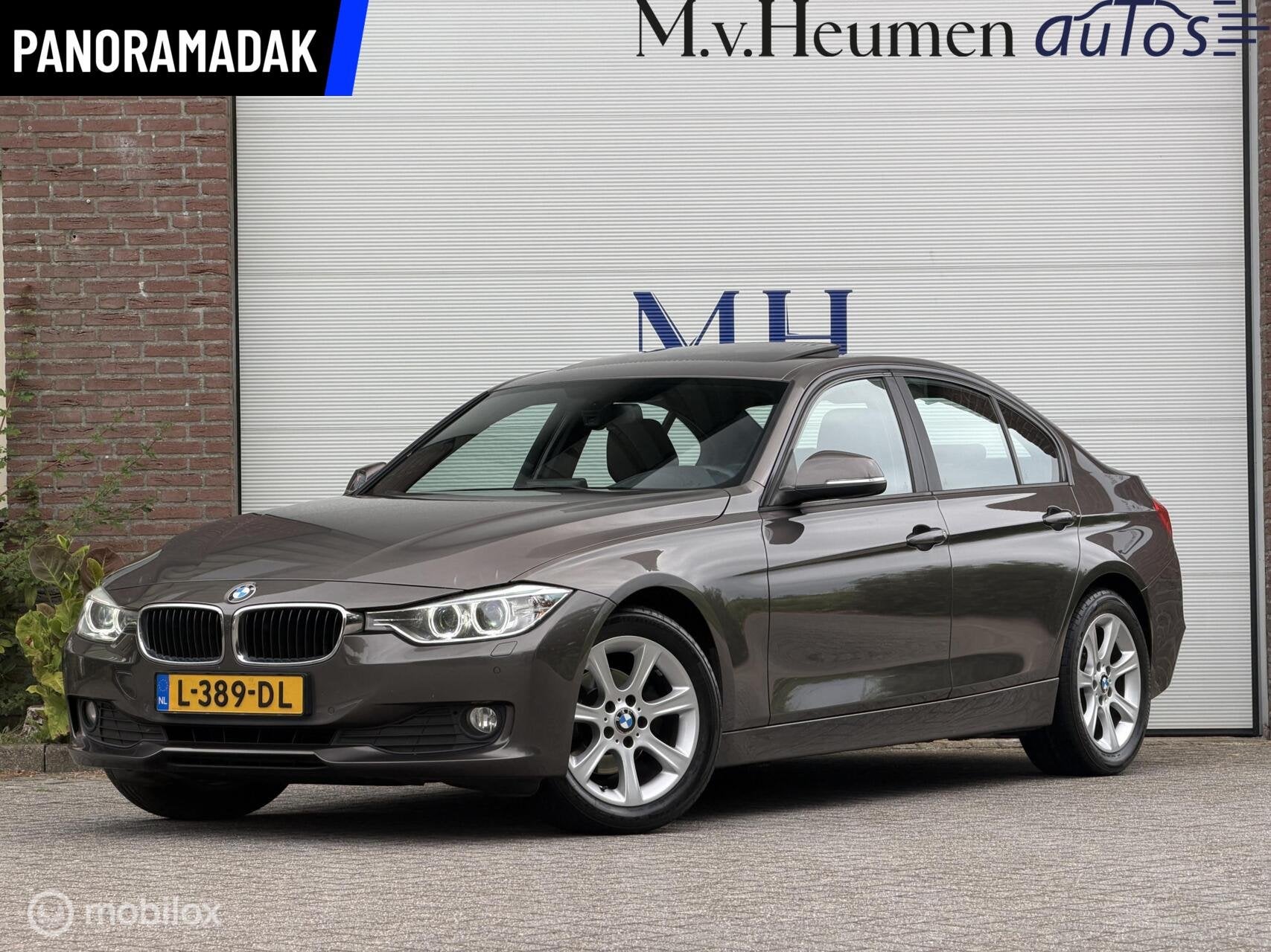 BMW 3-serie 316i High Executive Pano Sportstoelen Stoelverwa, 1360 kg, Gebruikt, 4 cilinders, Bruin