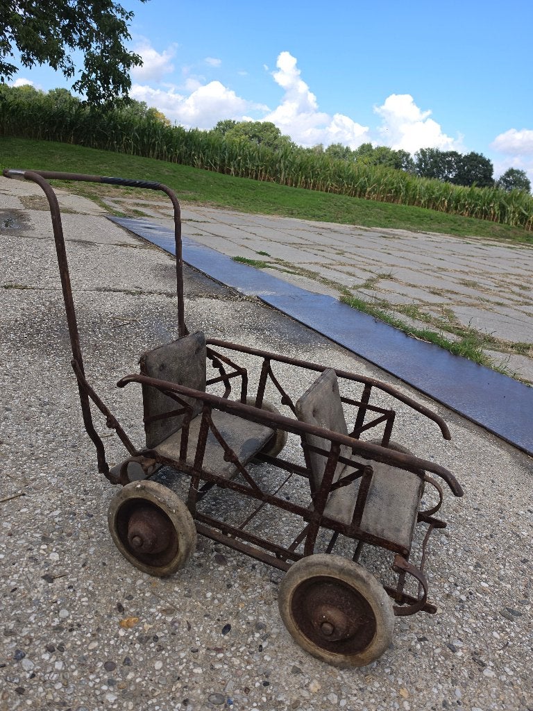 Antieke kinderwagen 2 zits schuurvondst!!, Ophalen