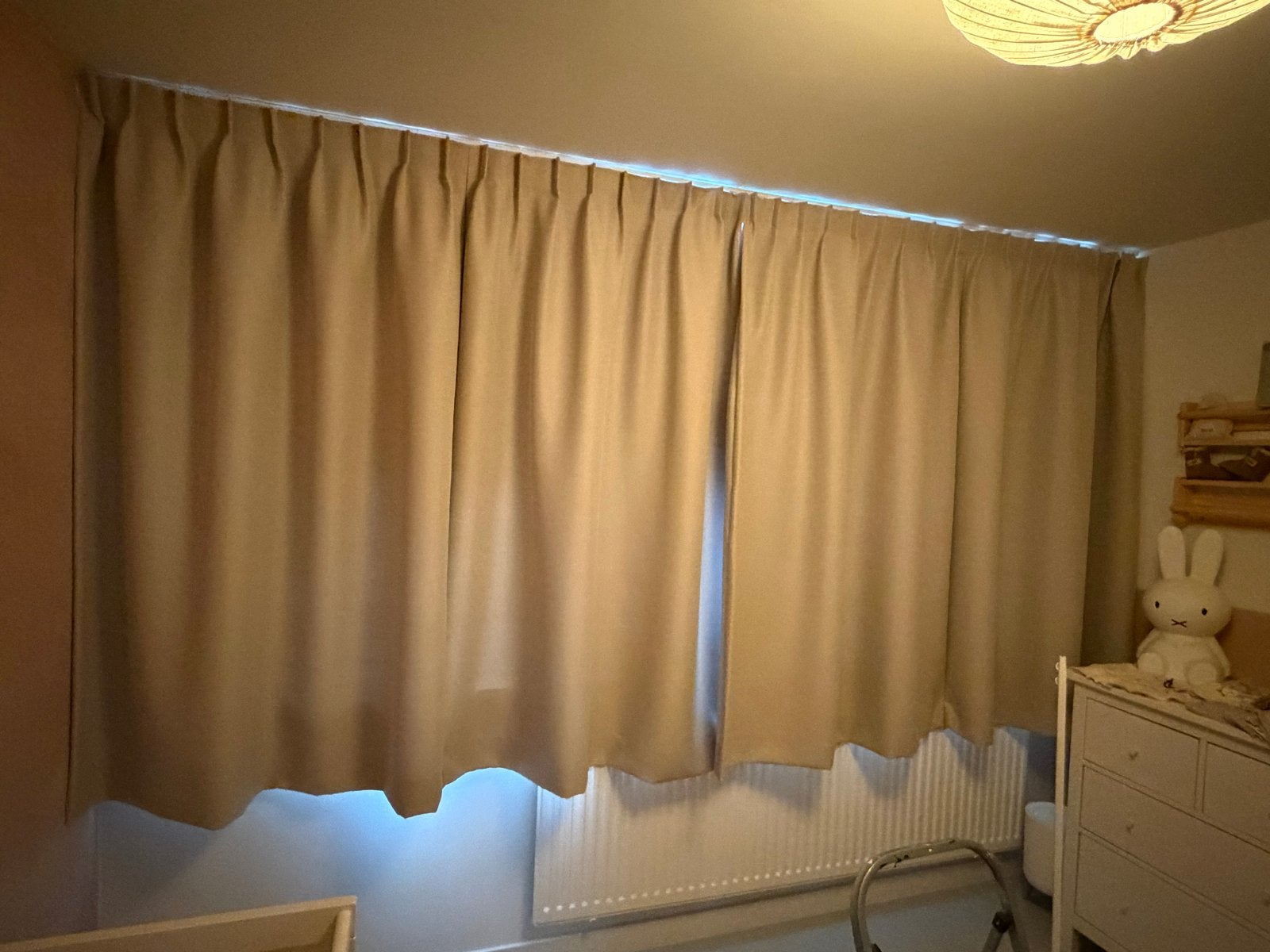 Verduisterende gordijnen beige - 2 stuks, Ophalen, Gebruikt, Verduisterend, Beige