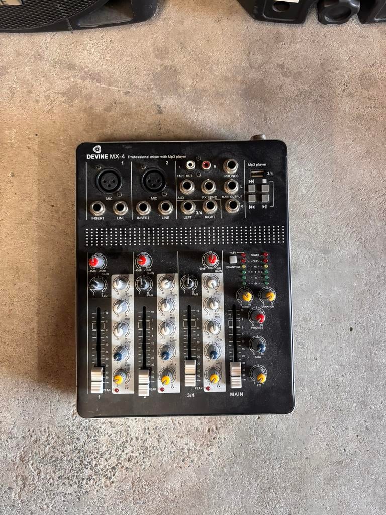 Devine MX4 met speakers, Muziek en Instrumenten, Mengpanelen, Ophalen, Zo goed als nieuw