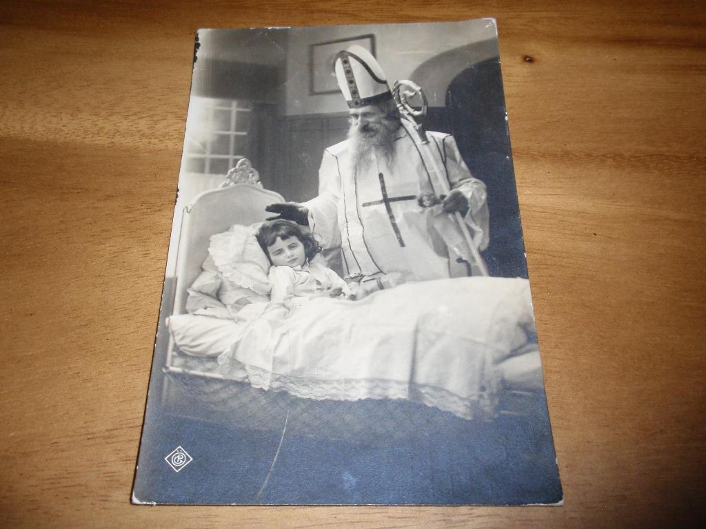 Sinterklaas bij slapend kind Vintage, Verzamelen, Verzenden, 1920 tot 1940, Gelopen, Feest(dag)