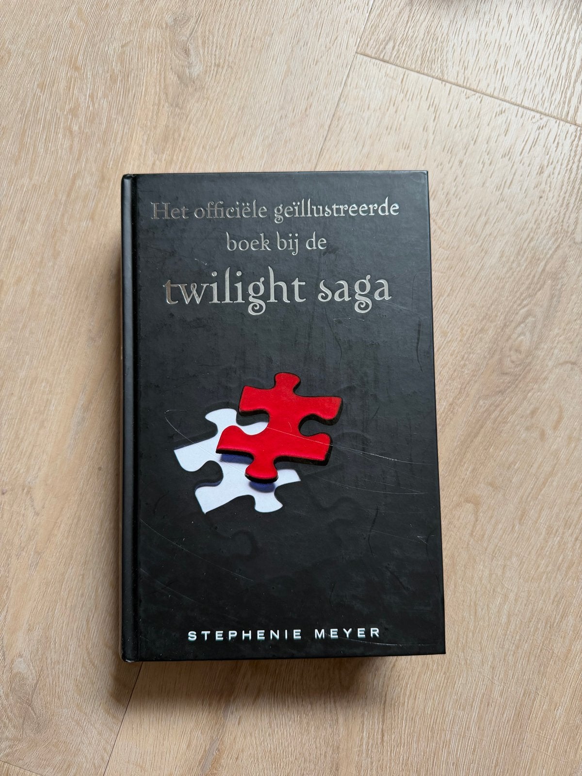 Het officiële geïllustreerde boek bij de Twilight Saga, Boeken, Ophalen of Verzenden, Zo goed als nieuw, Europa overig