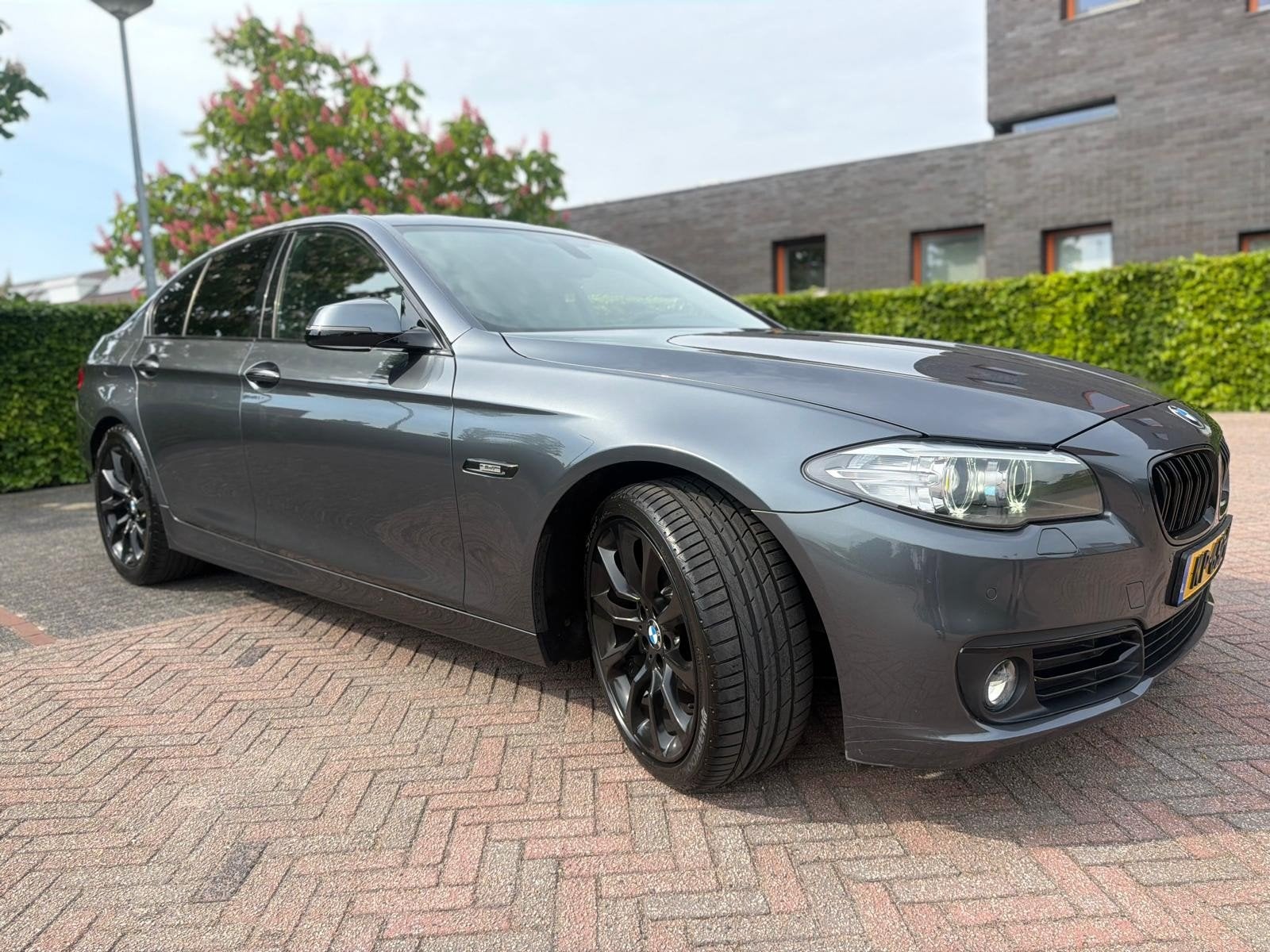 BMW 5-Serie 2.0 520I AUT 184 PK Sedan 2016 NWE APK Grijs, Auto's, Achterwielaandrijving, Zwart, 4 cilinders, 2000 kg
