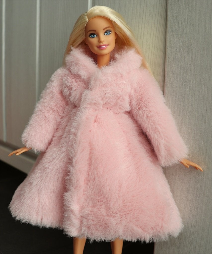 Barbie kleding nieuw - Bontjas lange jas winterjas lichtroze, Ophalen of Verzenden, Nieuw, Barbie