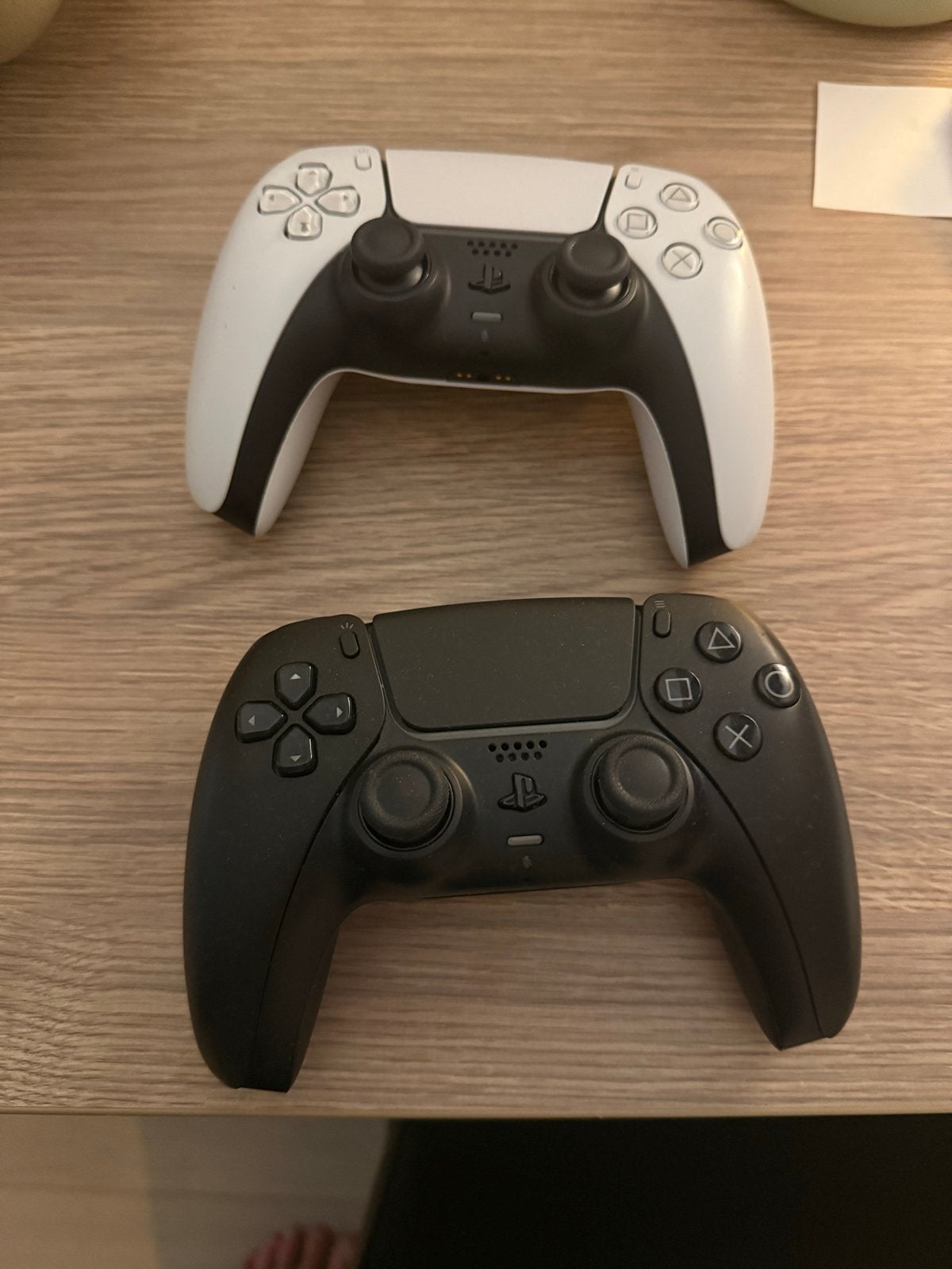 2 PlayStation 5 controllers (wit en zwart), Spelcomputers en Games, Spelcomputers | Sony PlayStation 5, Ophalen of Verzenden, Gebruikt