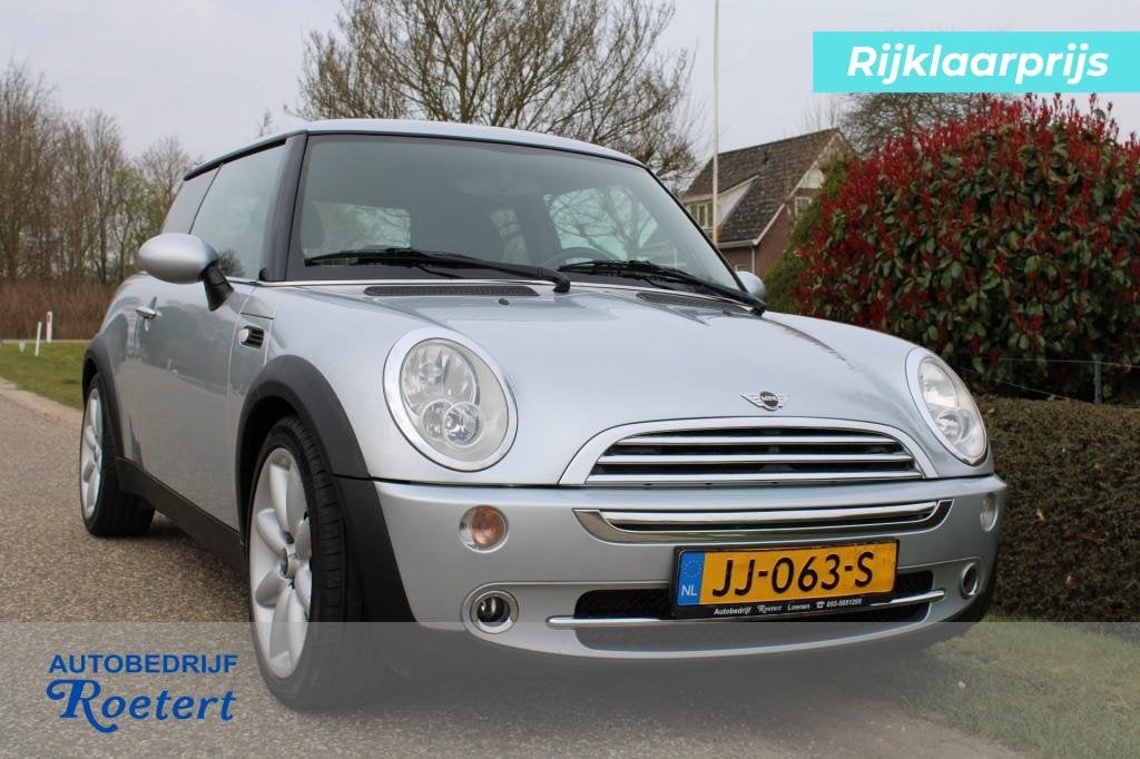Mini COOPER 1.6 115pk Cooper Pepper Airco/Bluetooth/17 inch, Gebruikt, Huisgarantie, 4 cilinders, Met garantie (alle)