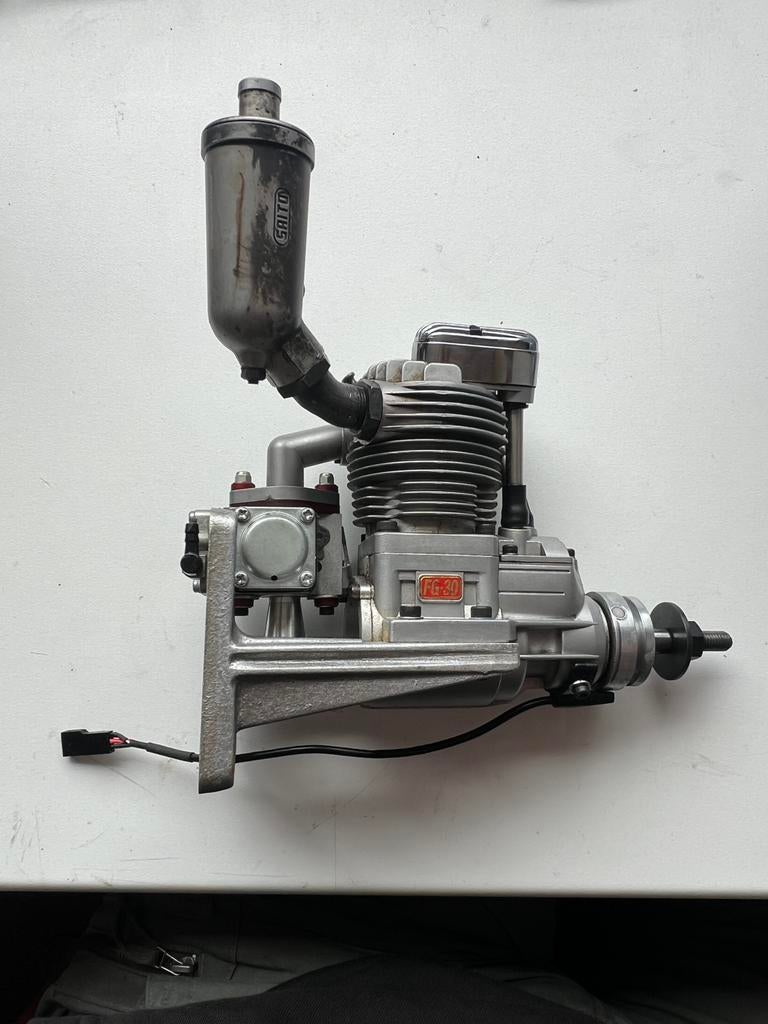 Saito FG-30B, Hobby en Vrije tijd, Modelbouw | Radiografisch | Vliegtuigen, Ophalen of Verzenden, Zo goed als nieuw, Benzine