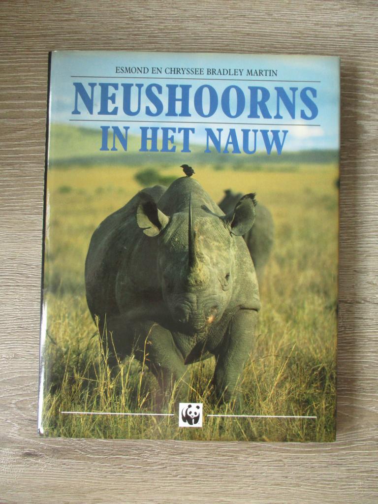 Neushoorns in het nauw - Esmond en Chryssee Bradley Martin, Ophalen of Verzenden, Gelezen, Honden