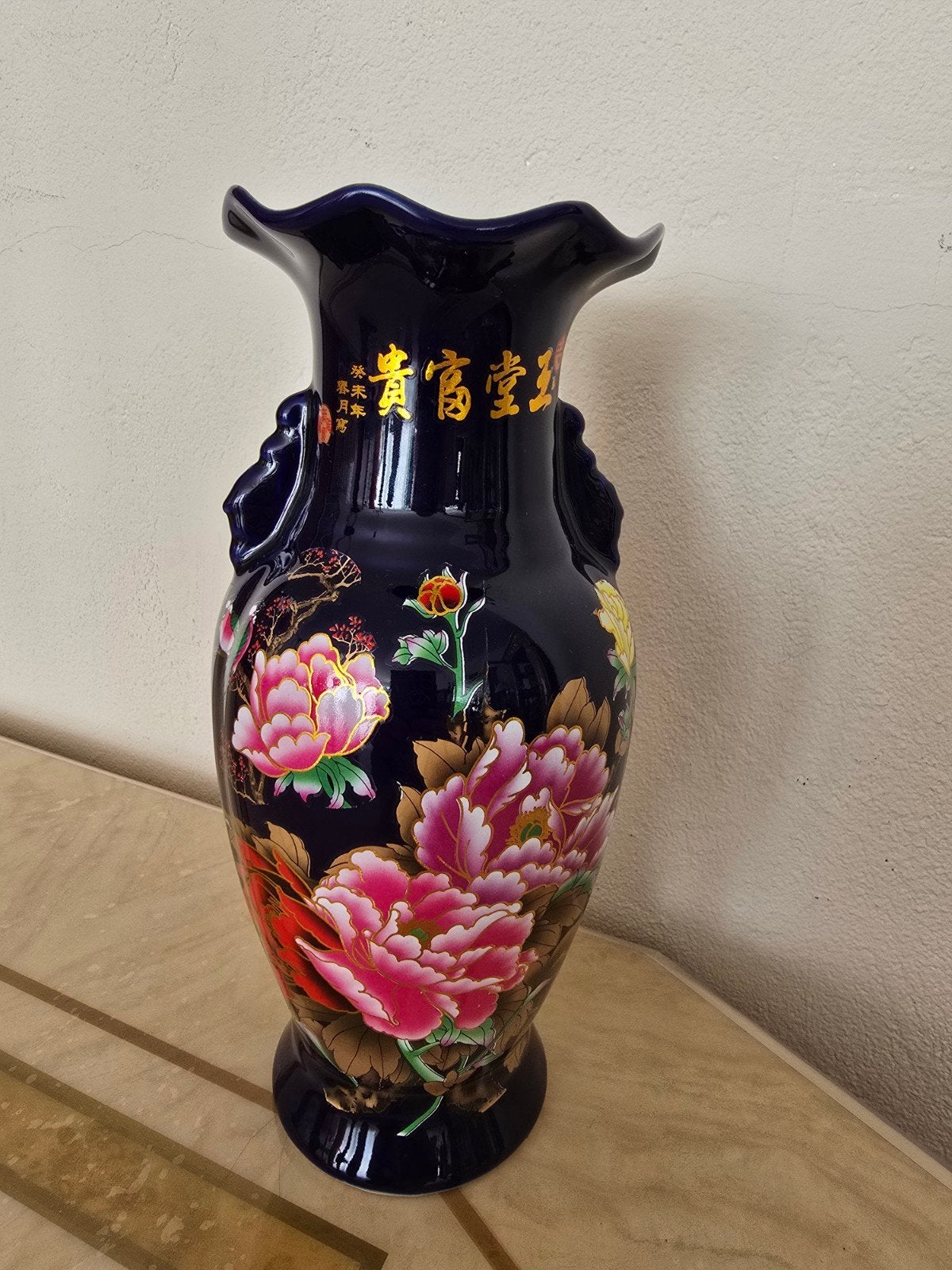 Prachtige donkerblauwe vaas met bloemmotief, Ophalen of Verzenden