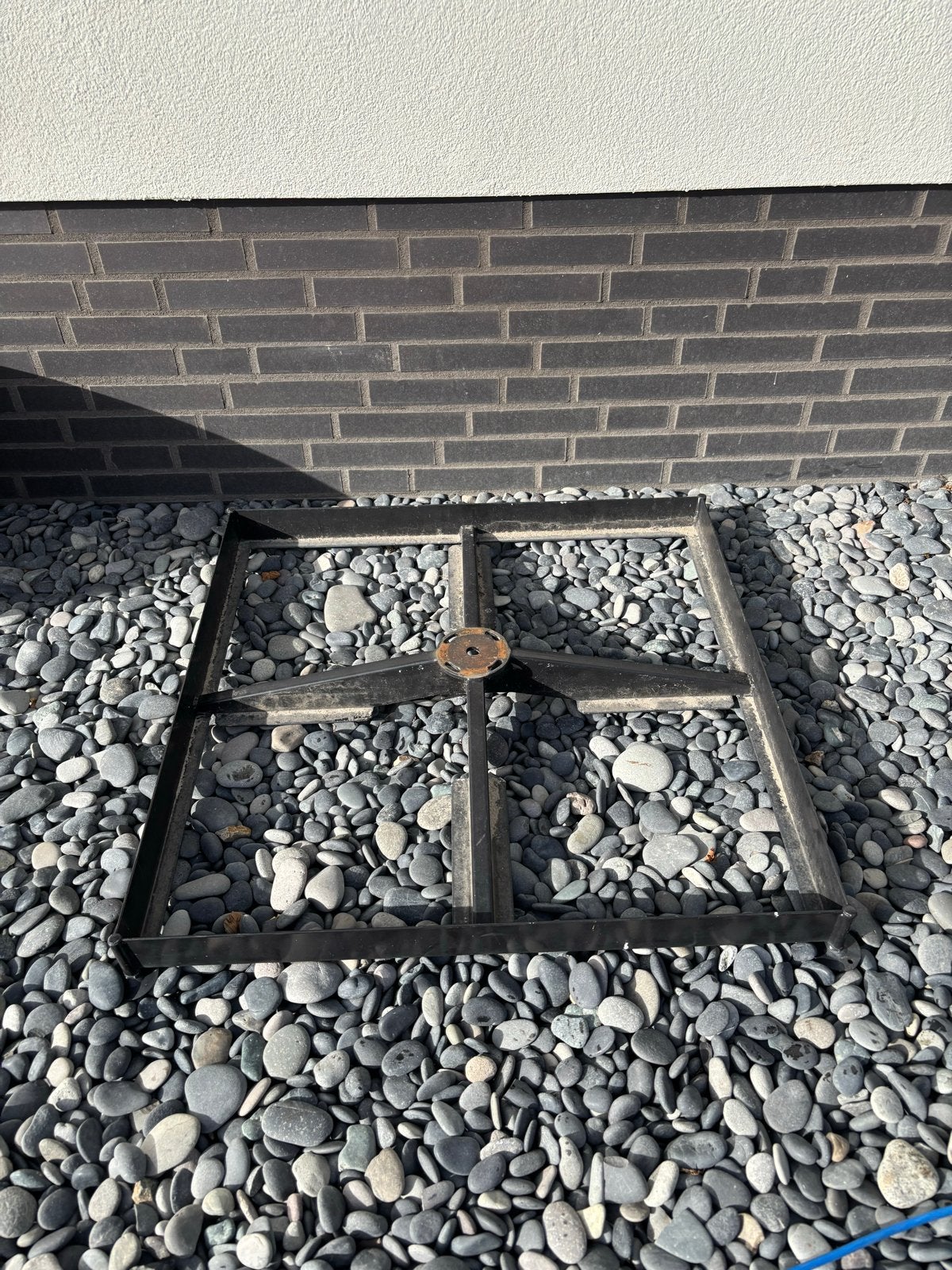 Stevige Tegelbak Parasolvoet - Zwart Metaal, Ophalen, Gebruikt, Minder dan 1 meter, Parasolvoet