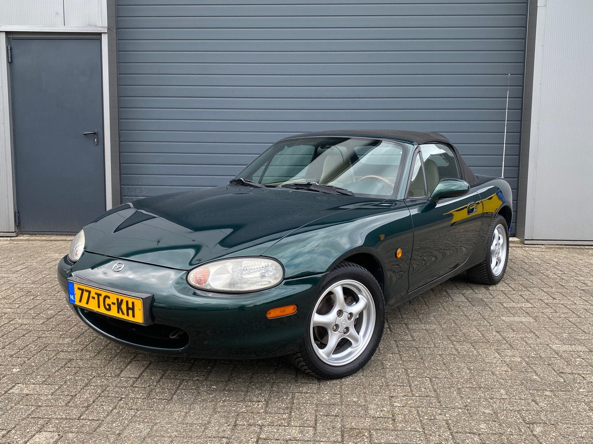 Mazda MX-5 1.6i | Nardi | Miracle | Leder |, Euro 2, Achterwielaandrijving, Beige, 4 cilinders