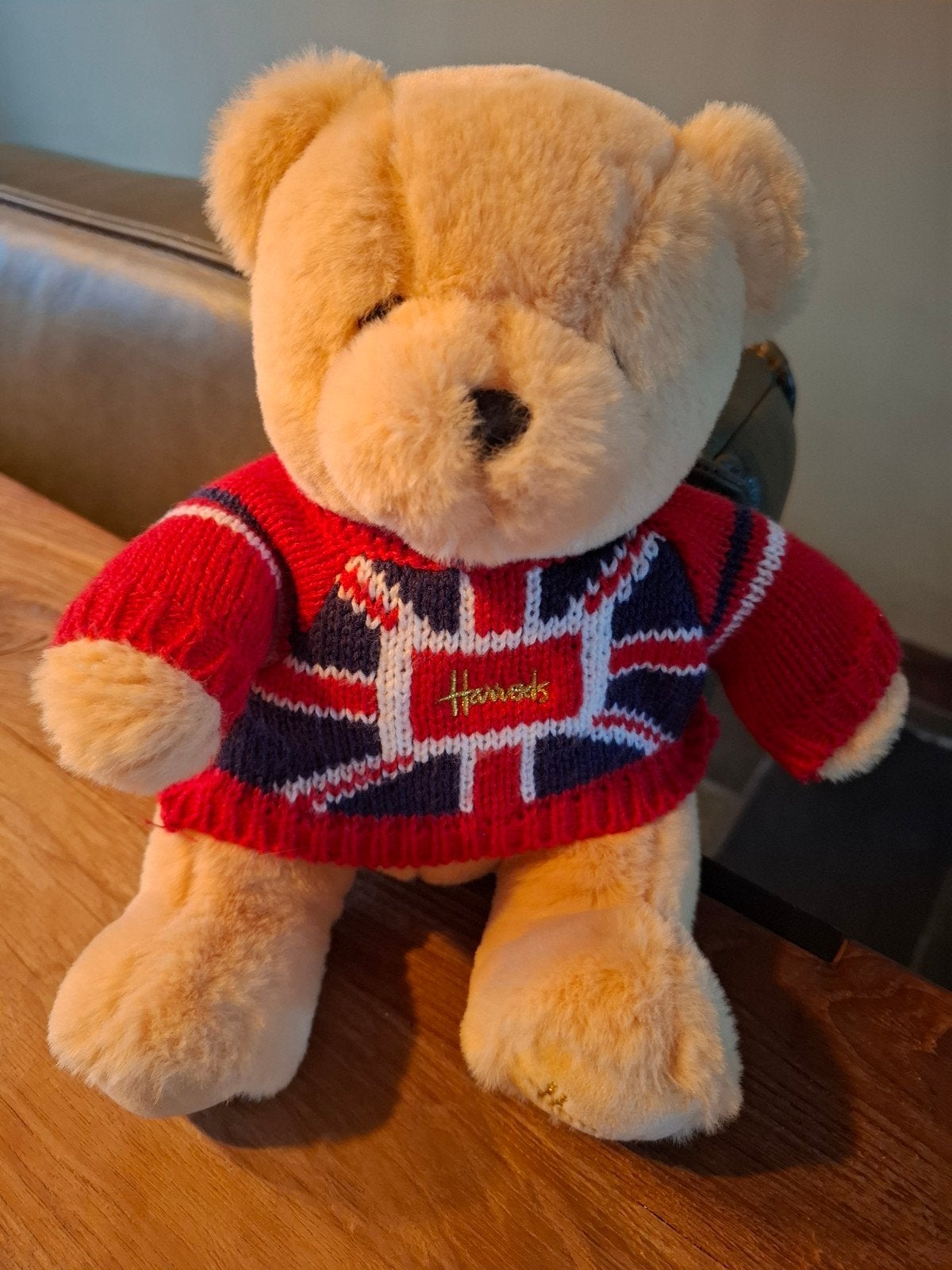 Harrods Teddybeer met Union Jack trui, Kinderen en Baby's, Overige merken, Overige karakters, Beer, Nieuw