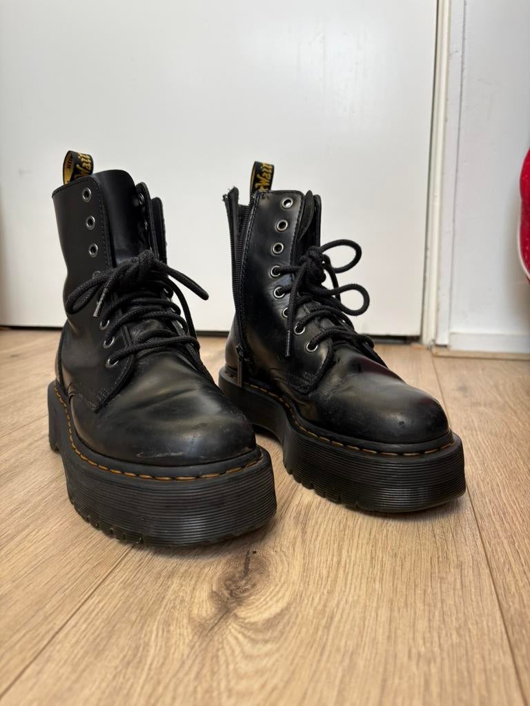 Dr martens plateau, Kleding | Dames, Schoenen, Ophalen, Zo goed als nieuw, Zwart