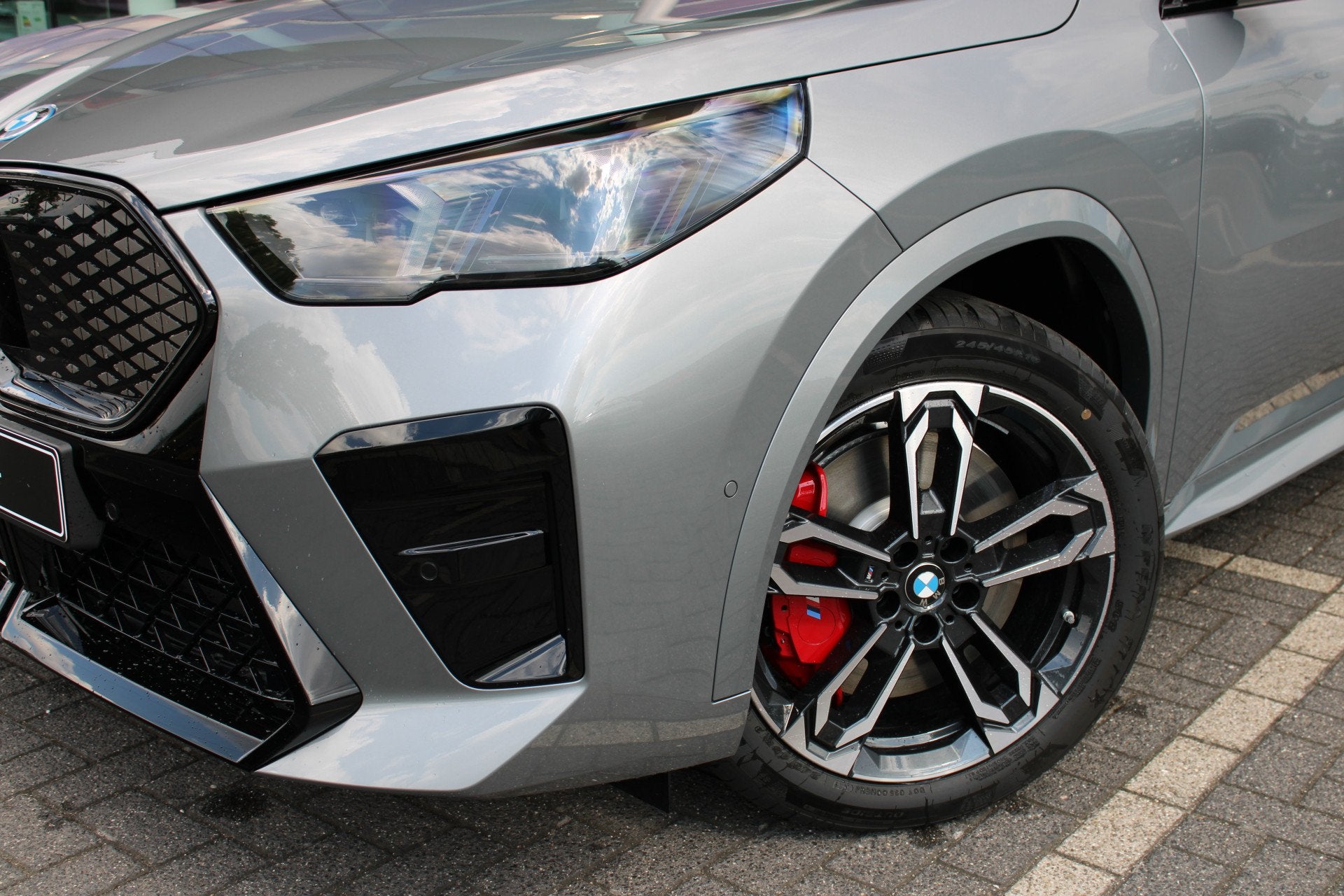 BMW iX2 eDrive20 M Sport / Panoramadak / Trekhaak / Sportsto, Auto's, BMW, Dealer onderhouden, IX2, Zwart, Nieuw