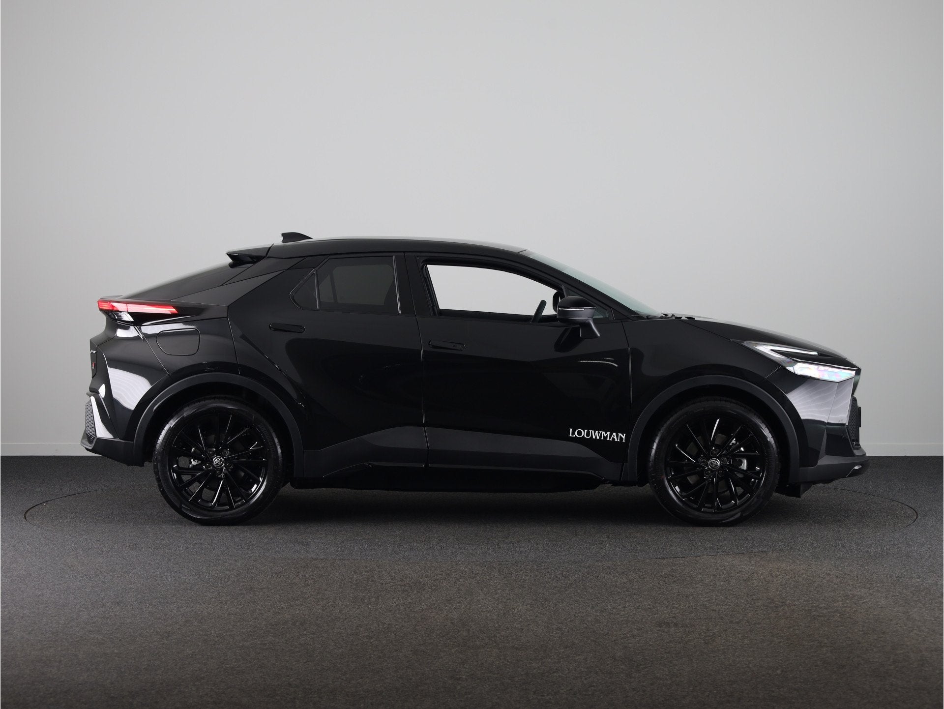 Toyota C-HR 2.0 Plug-in Hybrid 220 Black Edition (bj 2026), Auto's, 12 maanden, Zwart, 4 cilinders, 179 pk