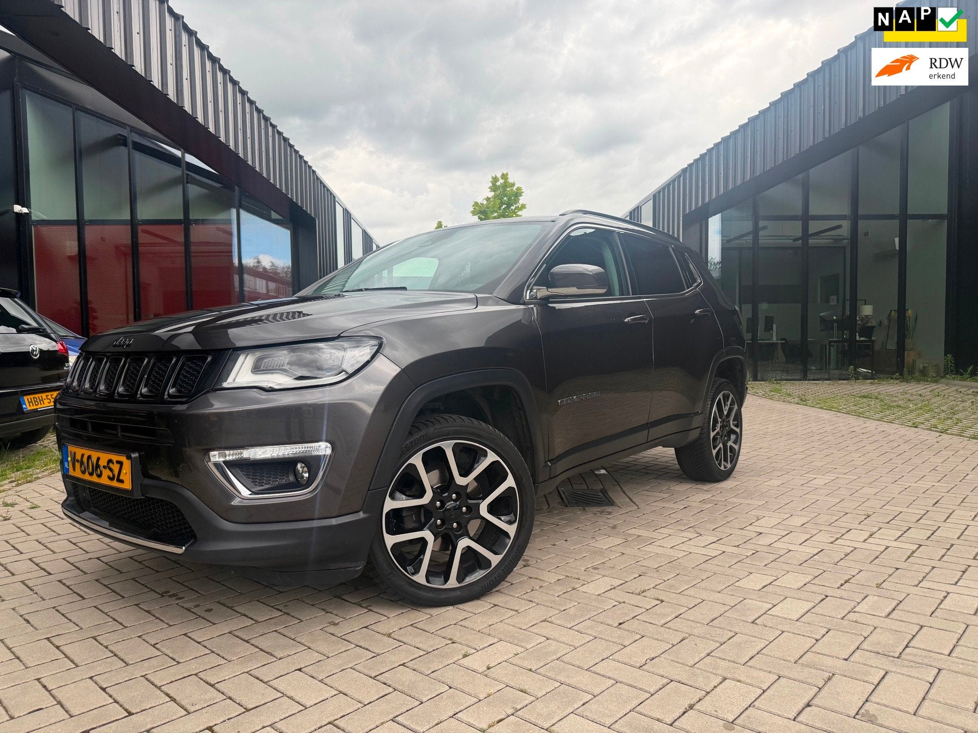 Jeep Compass 1.4 MultiAir 4x4 Limited Grijs Kenteken NL Auto, Auto's, 450 kg, Gebruikt, 4 cilinders, Leder en Stof