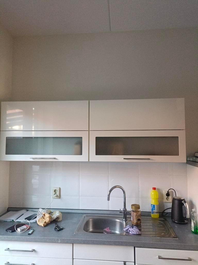Witte hoogglans hangende keukenkasten met glas, Gebruikt, 100 tot 150 cm, Wit, Ophalen of Verzenden