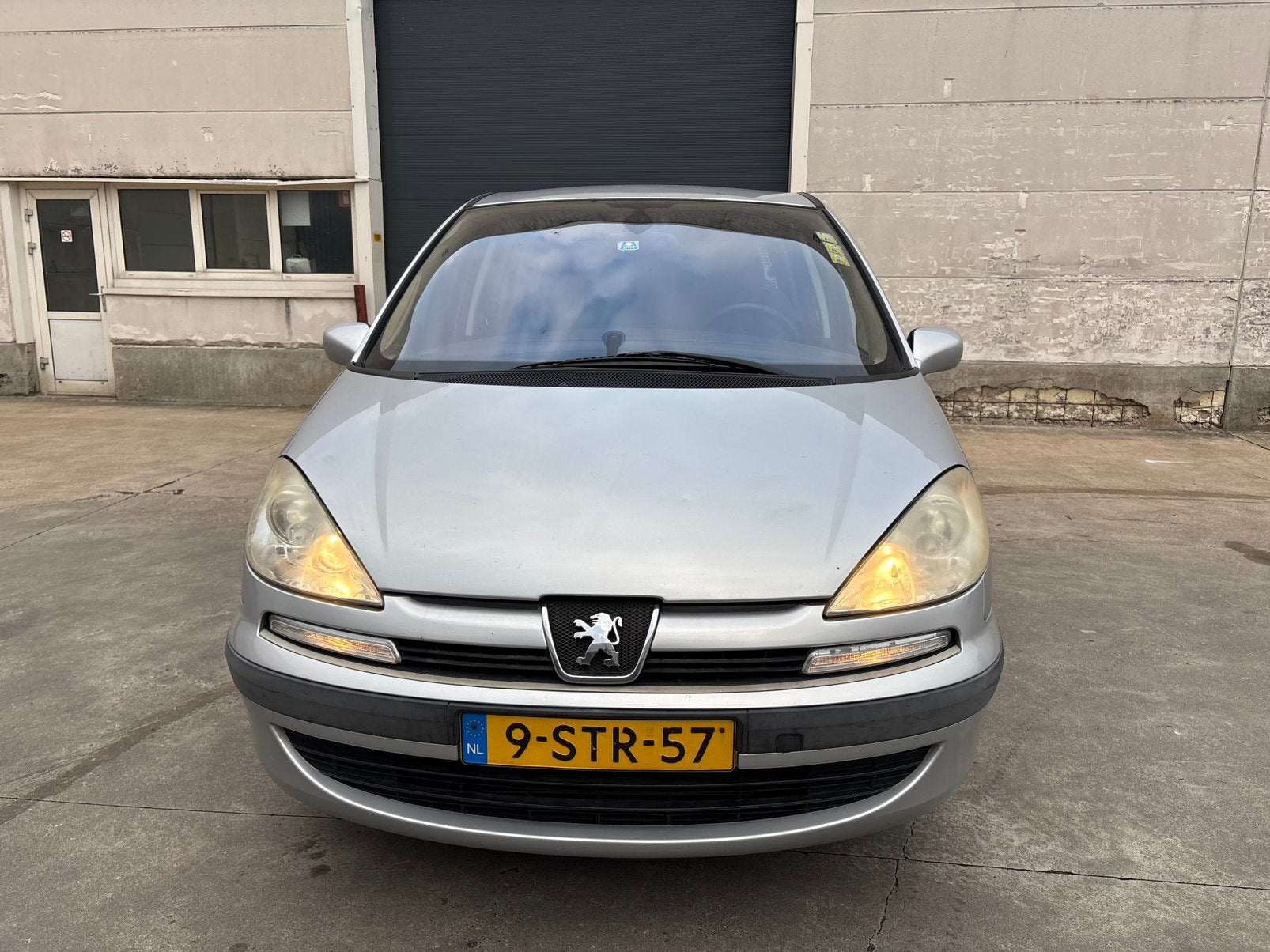 Peugeot 2002 Grijs, Voorwielaandrijving, 4 cilinders, 157 pk, 10 km/l