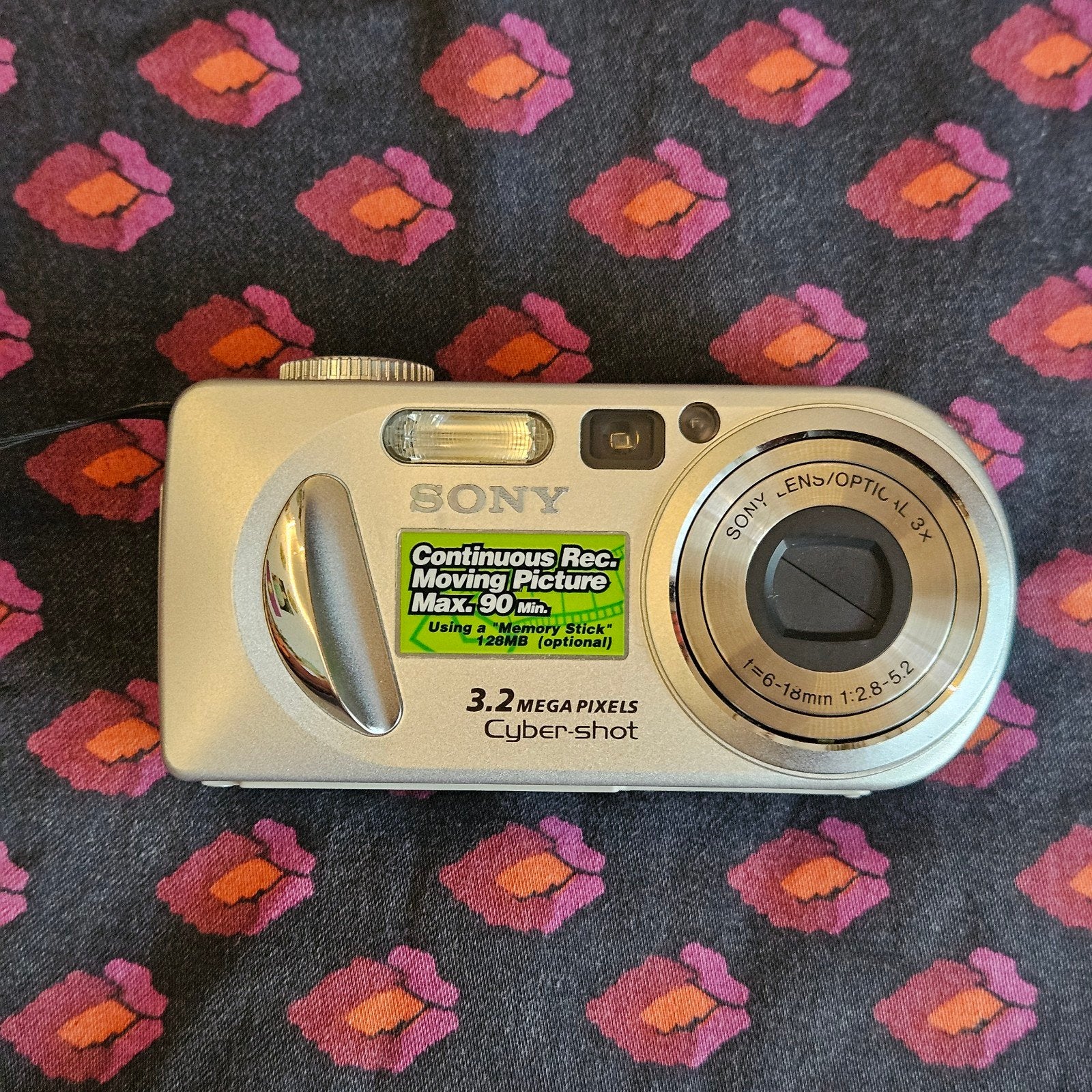 Sony Cyber-shot DSC-P8 3.2MP Digitalcamera met accessoire, Ingebouwde flitser, Gebruikt, Ophalen of Verzenden, Compactcamera