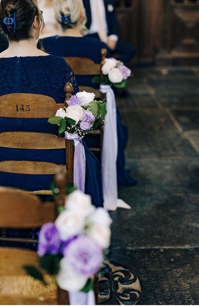 6 stoelbloemstukjes bruiloft kunstbloemen wit/lila met lint, Ophalen of Verzenden, Versiering, Geboorte of Huwelijk