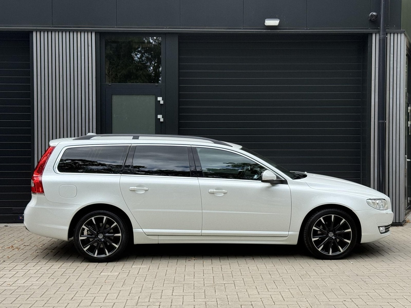 Volvo V70 1.6 T4 Nordic+ (bj 2015, automaat), Automaat, 4 cilinders, 179 pk, Wit