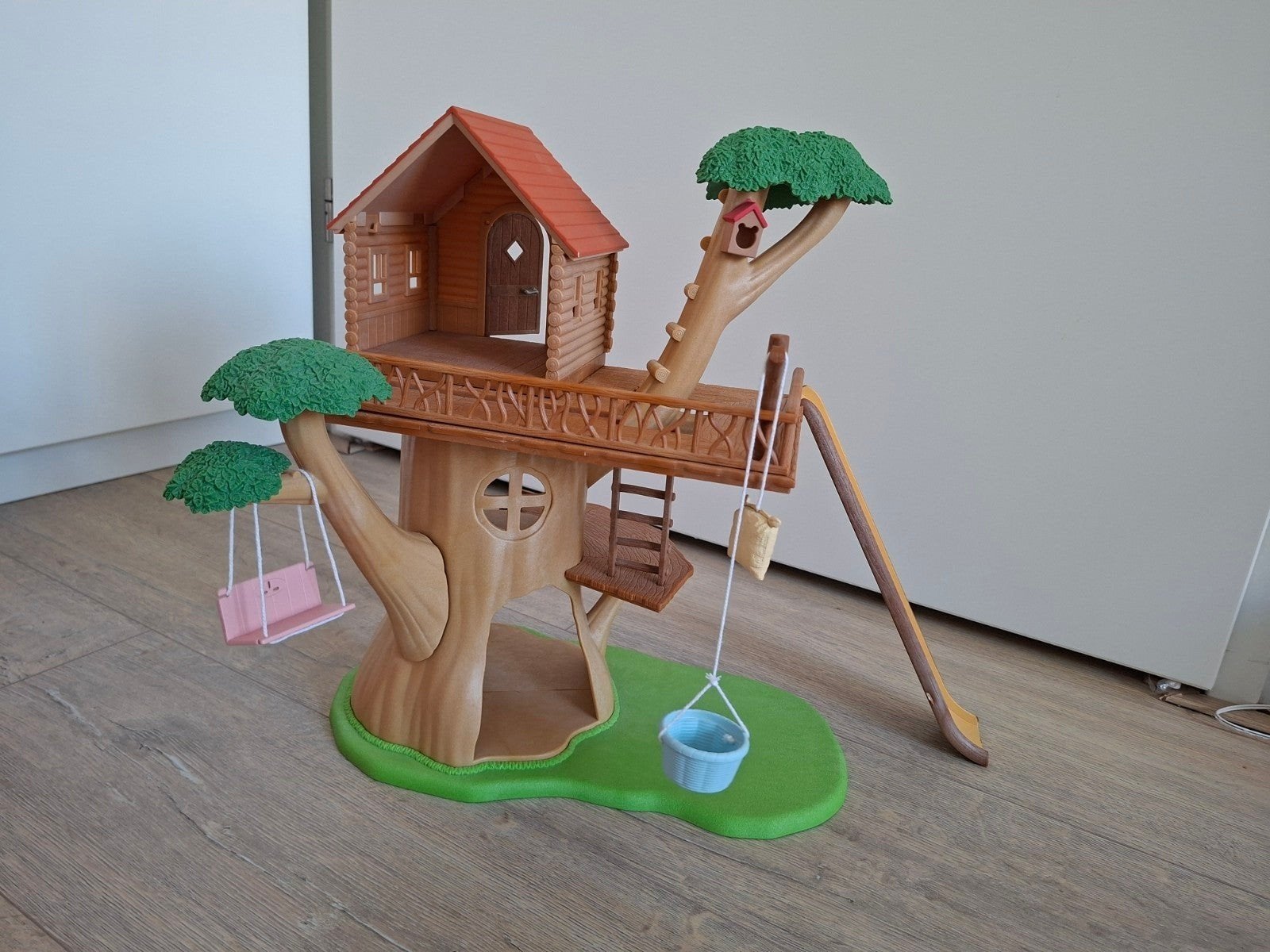 Sylvanian Families Boomhut Speelset met Huisje en Glijbaan, Ophalen, Gebruikt, Jongen of Meisje