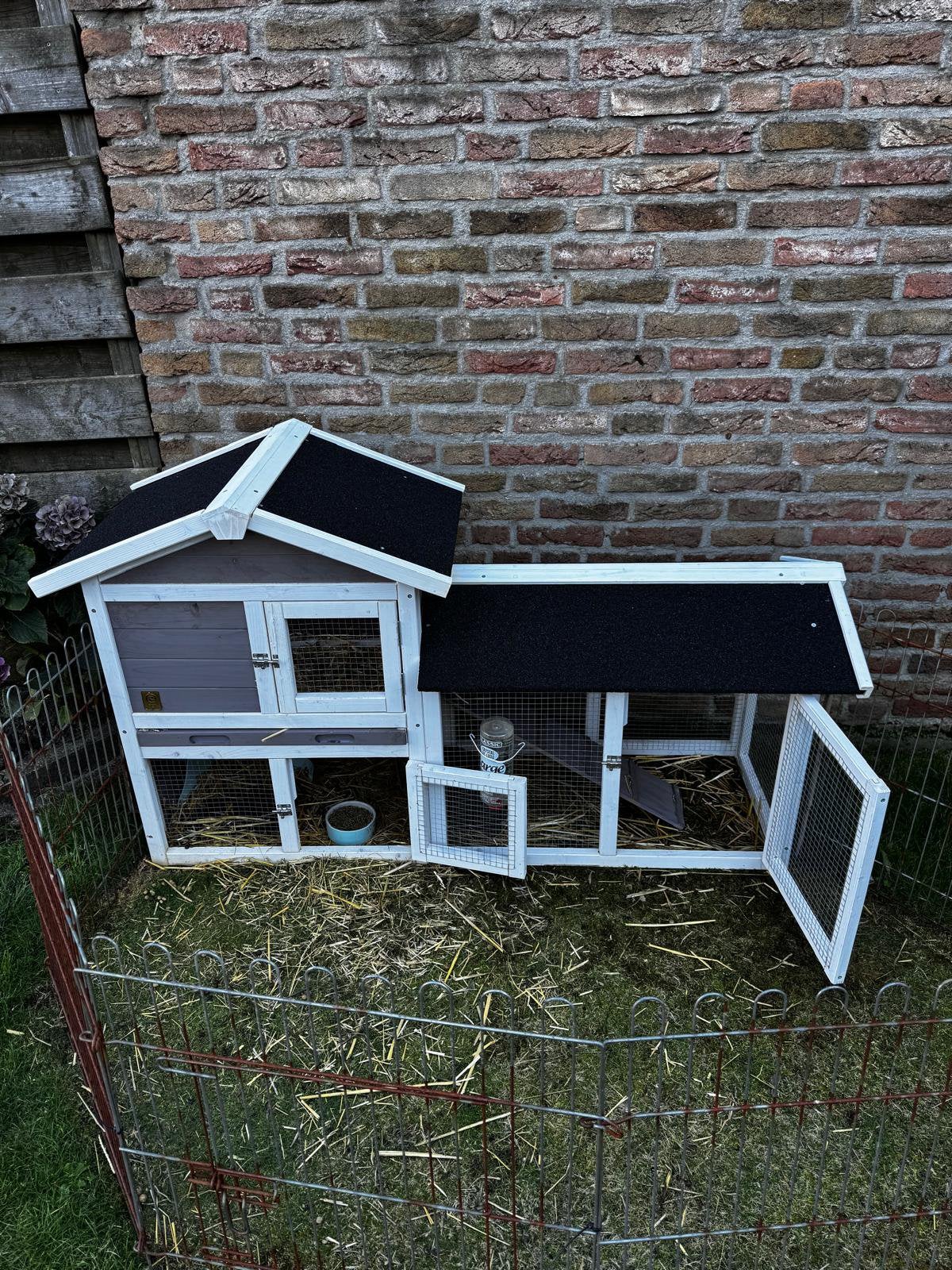 Nieuw konijnenhok, Ophalen, Zo goed als nieuw, Kippenhok of Kippenren