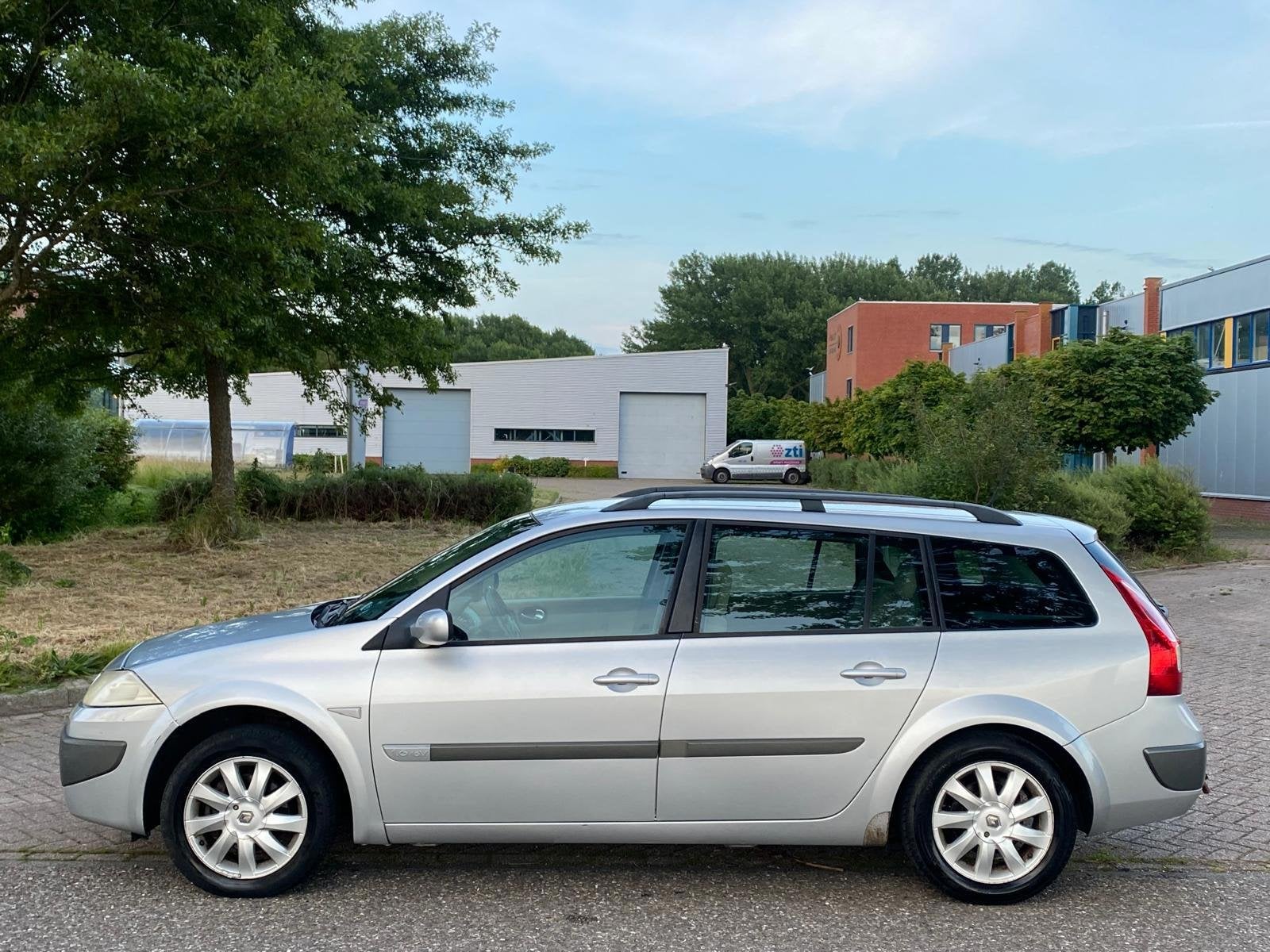 Renault Mégane Grand Tour 1.6-16V Business Line ECC Electri, Dealer onderhouden, Stof, Gebruikt, Beige