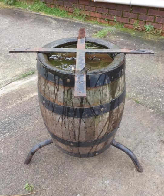 Biertonnen, voorbereiding tafel, Ophalen, Tafelpoot, Gebruikt, 50 tot 100 cm