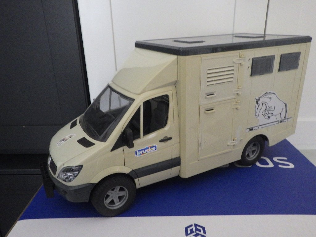 Bruder Mercedes Benz Sprinter, Ophalen