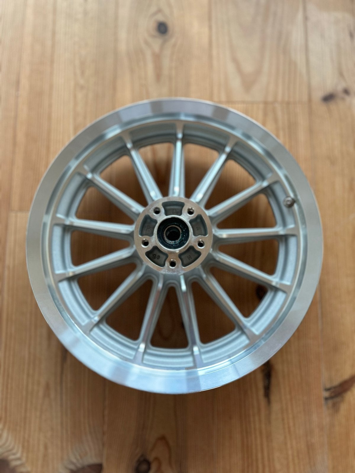 Harley-Davidson 13-spaaks MAG achter gietwiel., Motoren, Ophalen, Nieuw