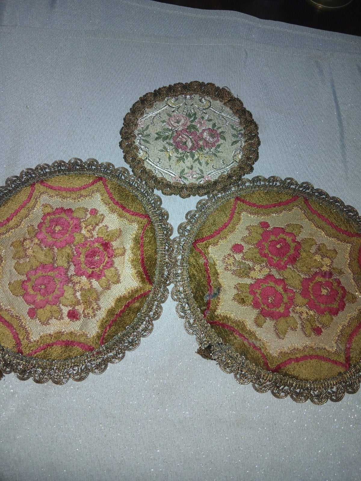 Set van3 Vintage Geborduurde Onderzetters/Decoratieve Matjes, Antiek en Kunst, Ophalen of Verzenden