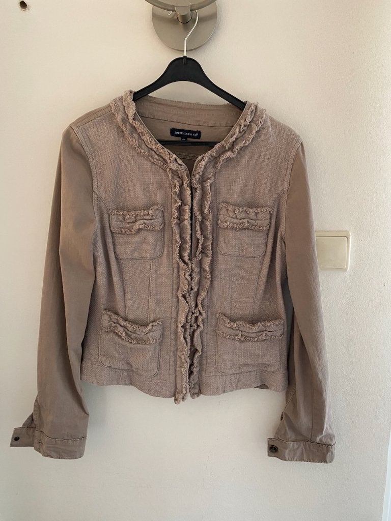 Kort jasje Josephine & Co maat 38, Kleding | Dames, Jasjes, Kostuums en Pakken, Maat 38/40 (M), Josephine & Co, Beige, Ophalen of Verzenden