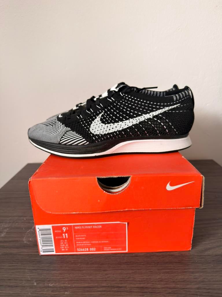 Nike Flyknit Racer | Black & White, Zwart, Ophalen of Verzenden, Sneakers of Gympen, Zo goed als nieuw