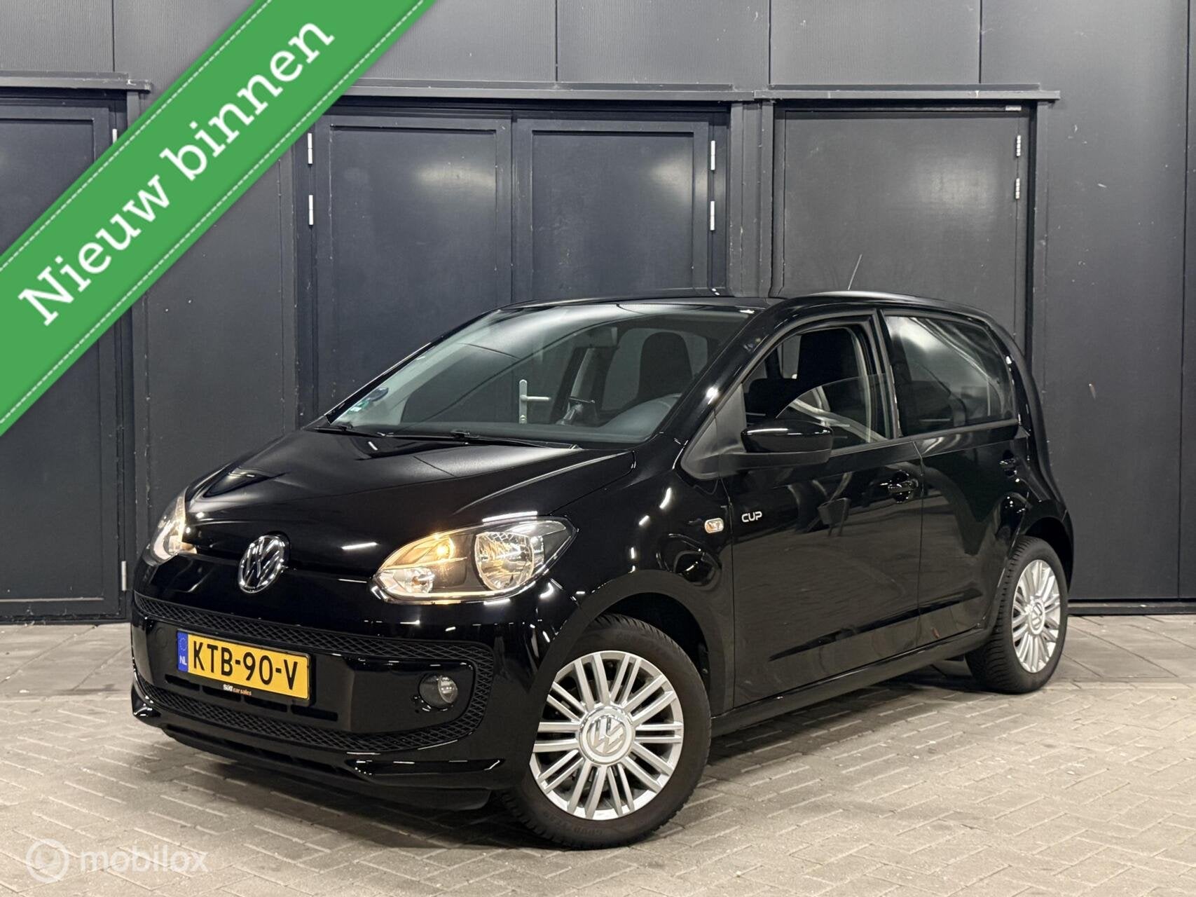 Volkswagen Up! 1.0 cup up! 75pk BlueMotion stoelverwarming, Auto's, Volkswagen, Voorwielaandrijving, Gebruikt, Up!, Zwart