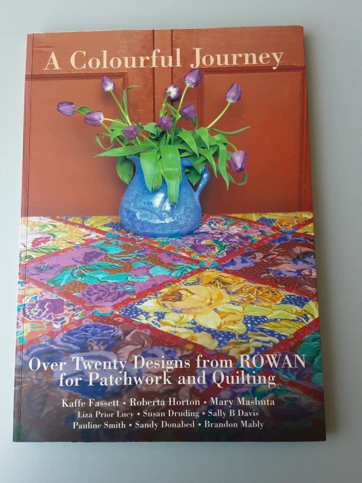 Rowan - Kaffe Fassett - A Colourful journey - quilting 5, Ophalen of Verzenden, Zo goed als nieuw, Overige onderwerpen