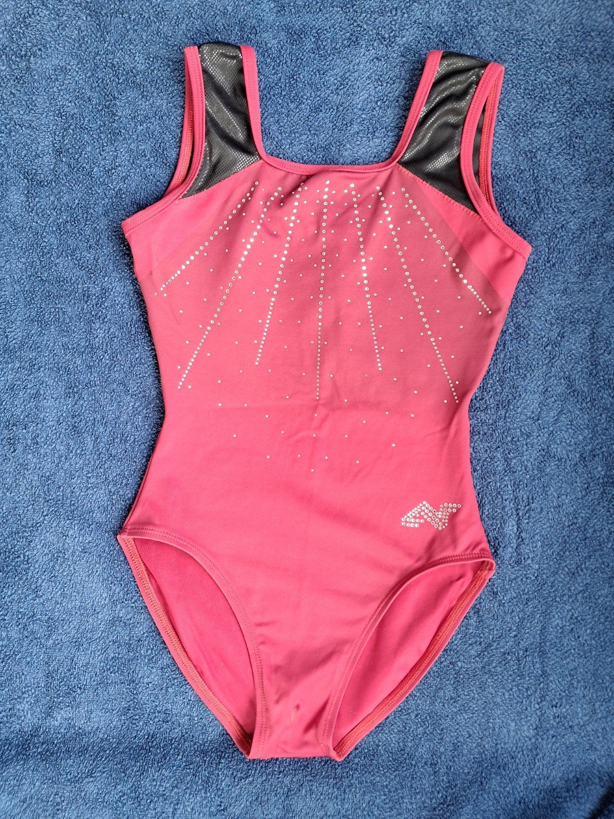Rood turnpakje met strass steentjes, Sport en Fitness, Turnen, Ophalen, Kindermaat 122 t/m 140, Zo goed als nieuw, Turnpak(je)